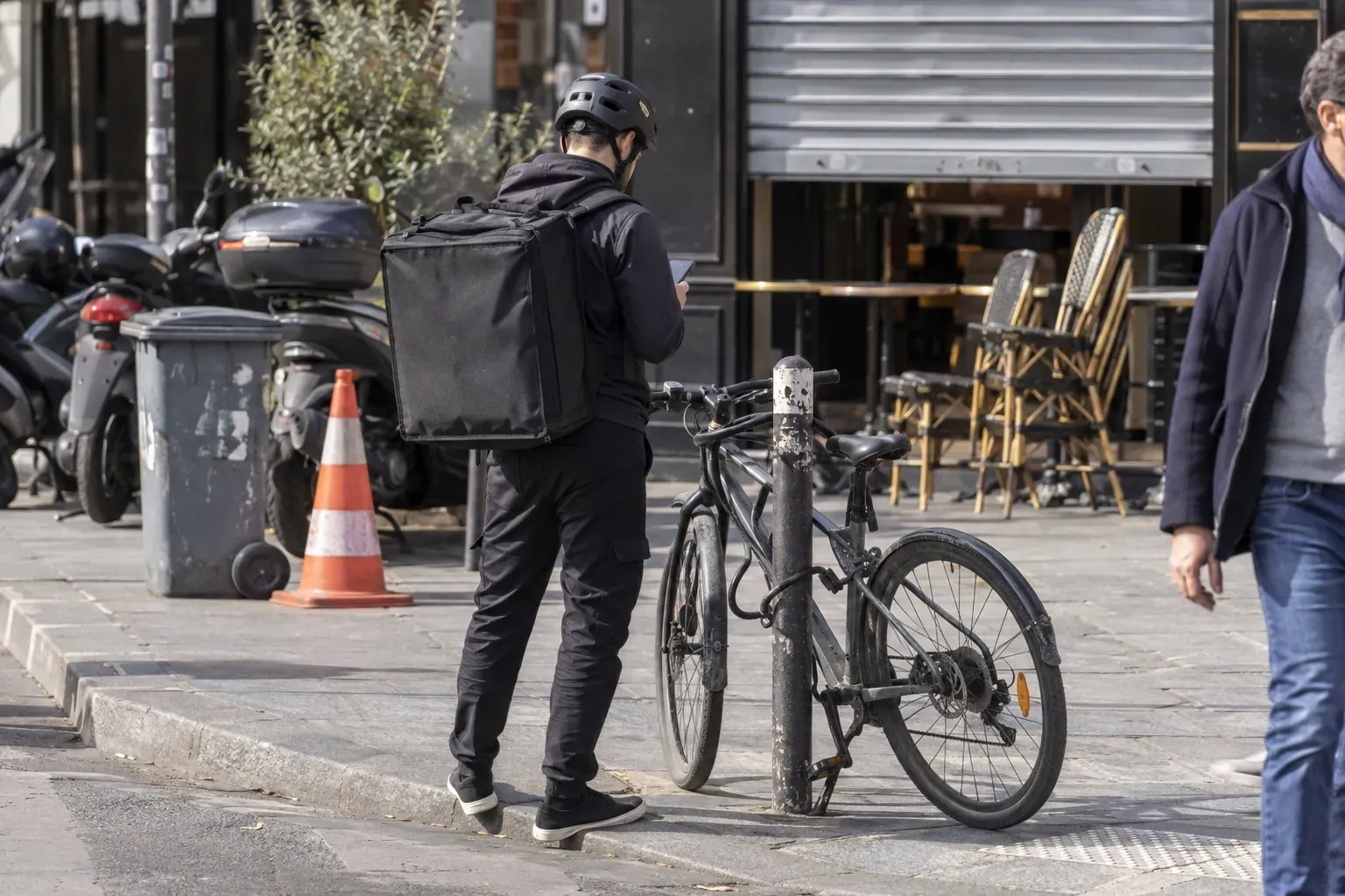 Cotisations prélevées par la plateforme : ce qui change pour les auto-entrepreneurs d'Uber Eats dès le 1er octobre